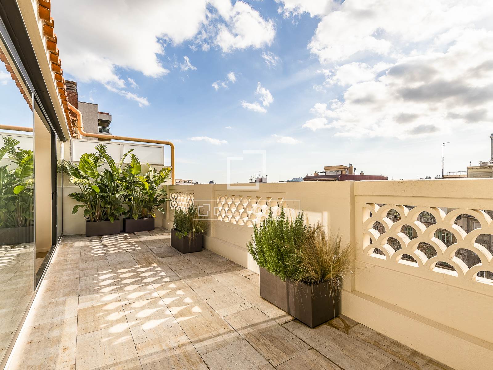 Kattohuoneisto Barcelona, Espanja 4 makuuhuonetta, 186 m2 No. 150403