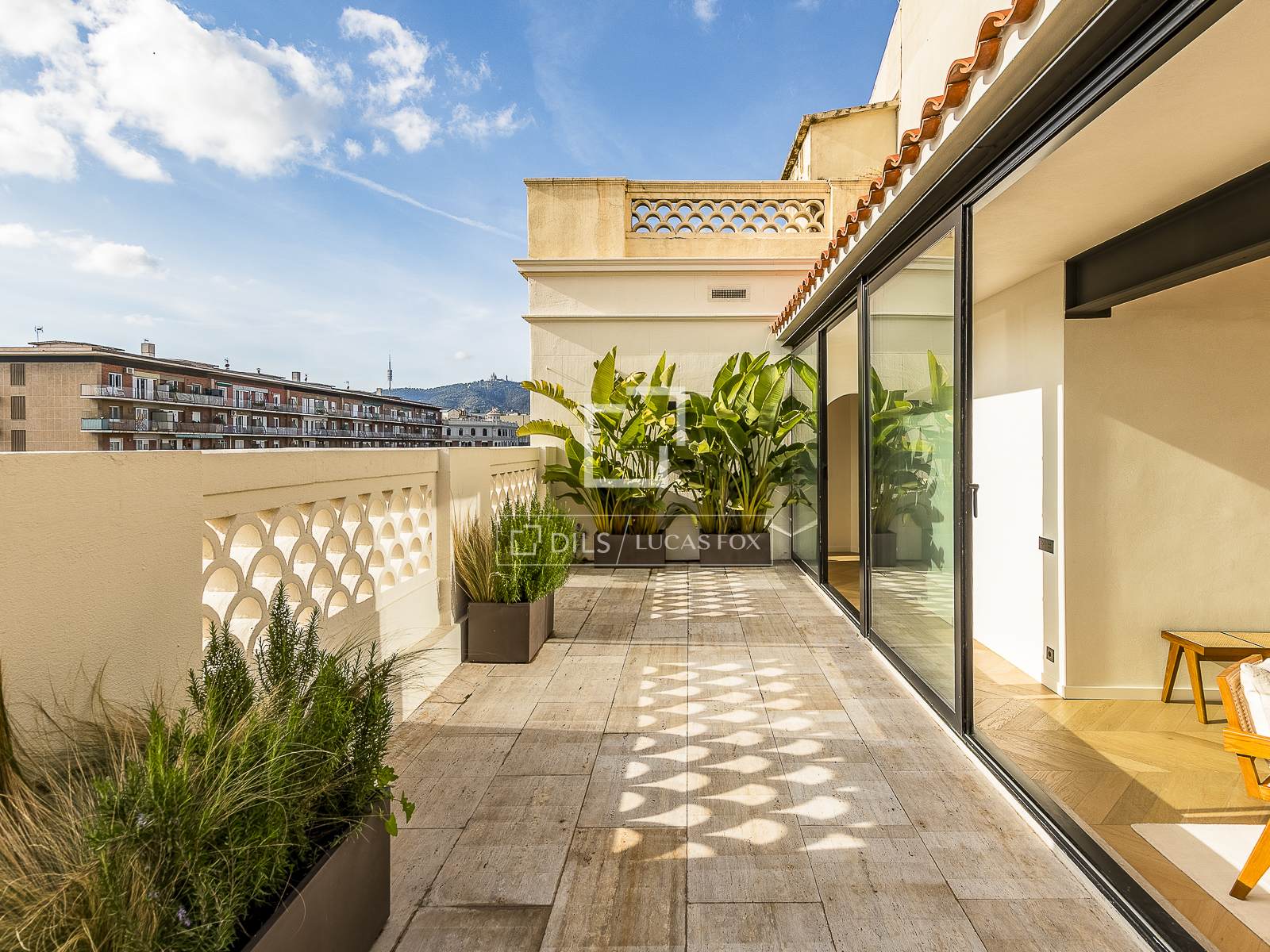 Kattohuoneisto Barcelona, Espanja 4 makuuhuonetta, 186 m2 No. 150403