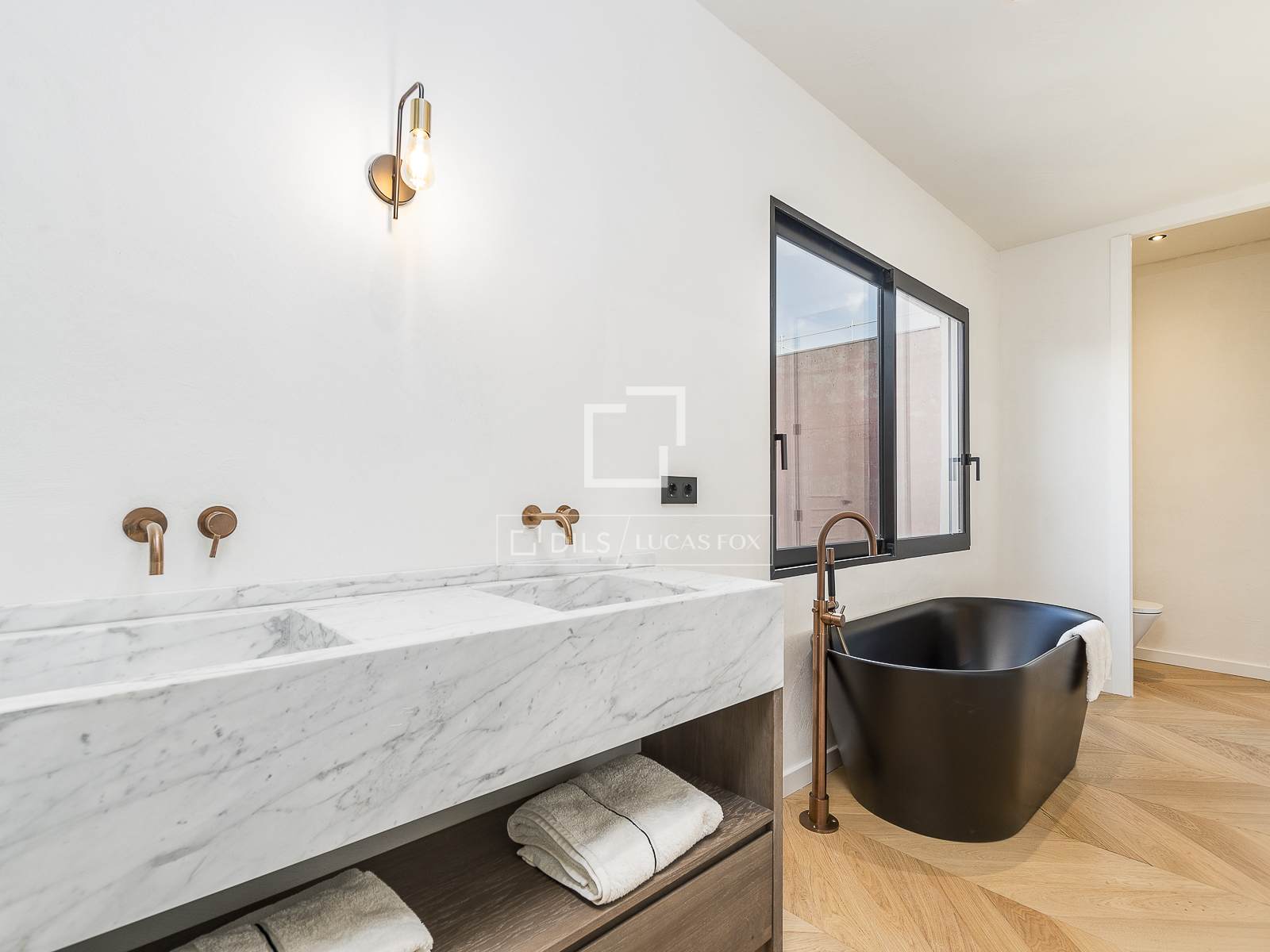 Kattohuoneisto Barcelona, Espanja 4 makuuhuonetta, 186 m2 No. 150403