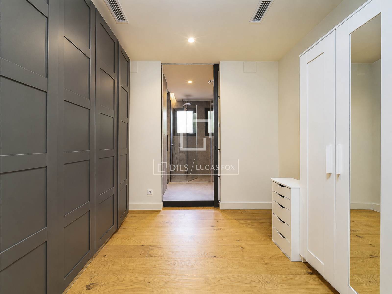 Apartment à Barcelona, Espagne 3 chambres, 129 m2 No. 196225