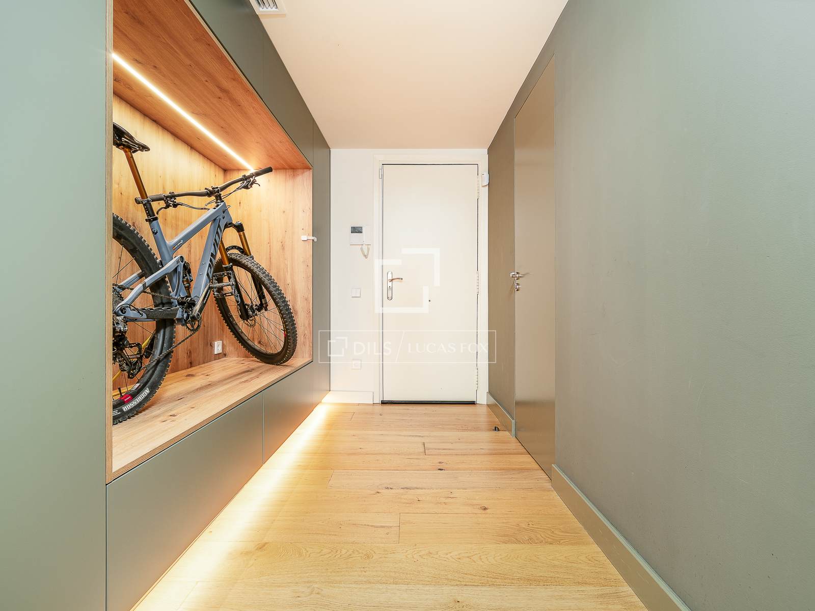 Apartment à Barcelona, Espagne 3 chambres, 129 m2 No. 196225
