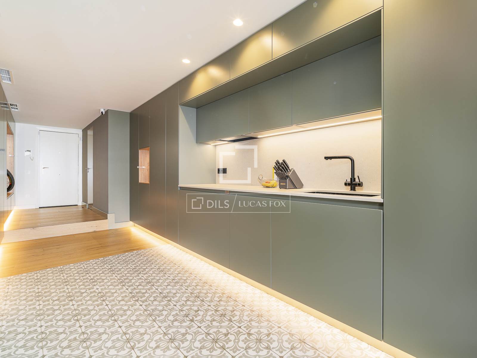 Apartment à Barcelona, Espagne 3 chambres, 129 m2 No. 196225