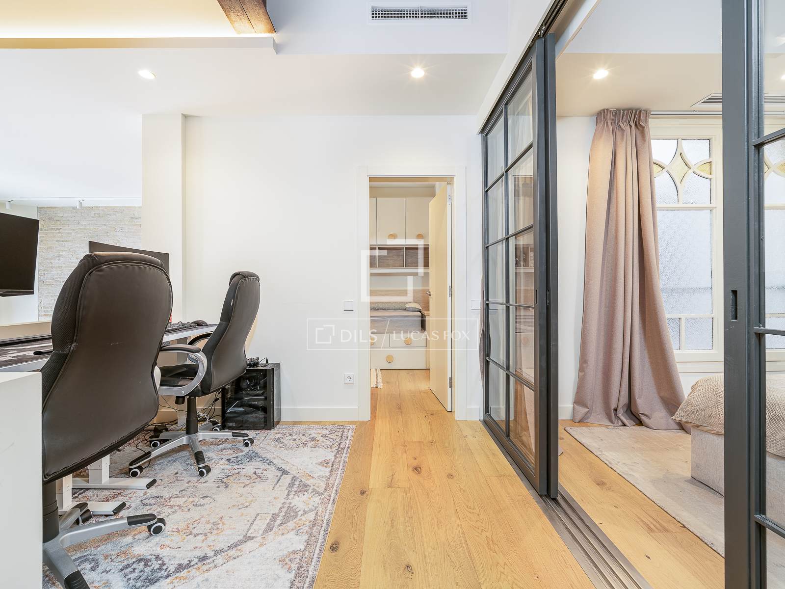 Apartment à Barcelona, Espagne 3 chambres, 129 m2 No. 196225