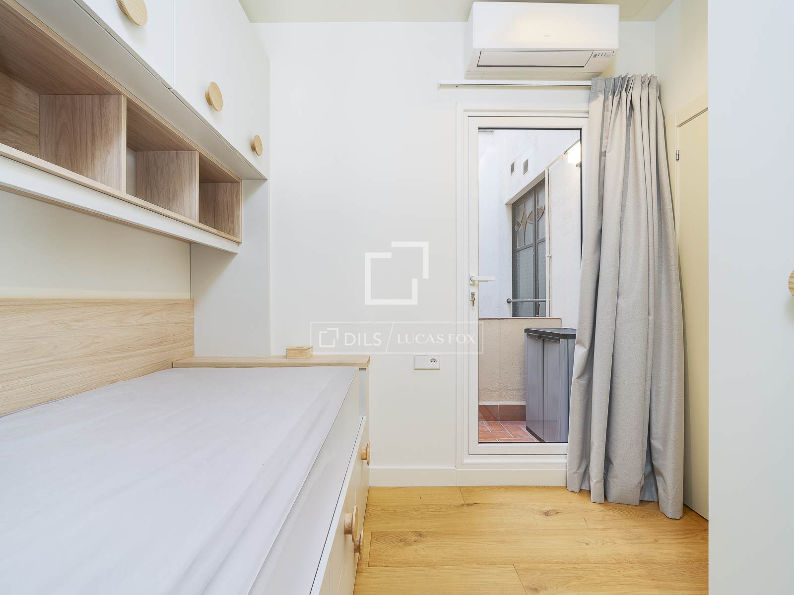 Apartment à Barcelona, Espagne 3 chambres, 129 m2 No. 196225