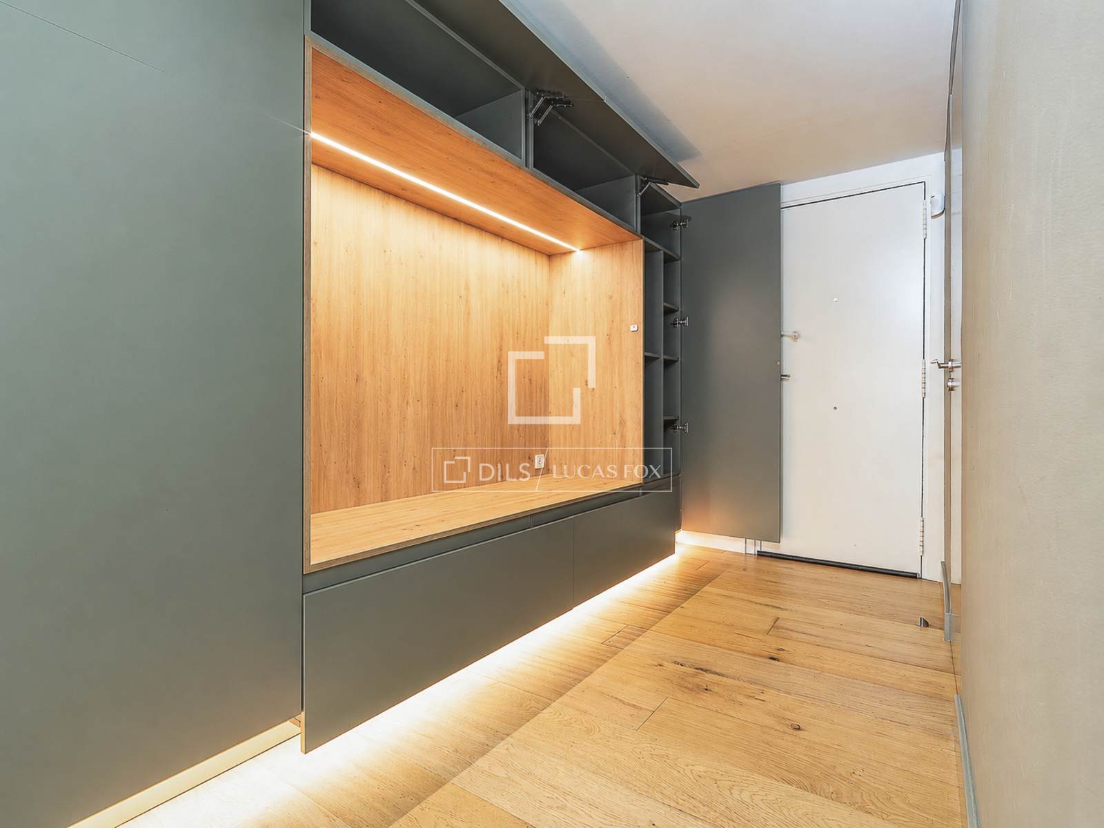 Apartment à Barcelona, Espagne 3 chambres, 129 m2 No. 196225
