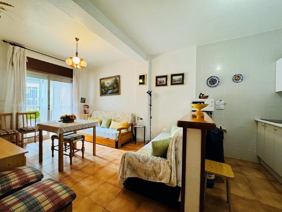 Apartment à Torrevieja, Alicante, Espagne 1 chambre, 56 m2 No. 183861