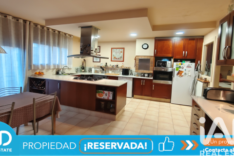 Apartament w Granollers, Barcelona, Hiszpania 4 sypialnie, 210 mkw. nr 173022