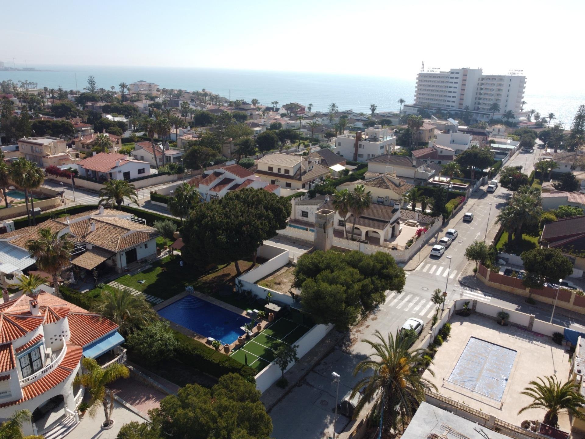 Villa à La Zenia, Alicante, Espagne 4 chambres, 216 m2 No. 164992