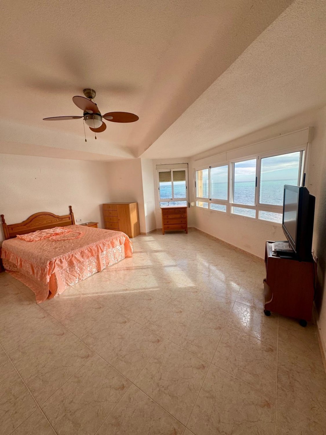 Apartamento en Torrevieja, Alicante, España 4 dormitorios, 127 m2 No. 165855