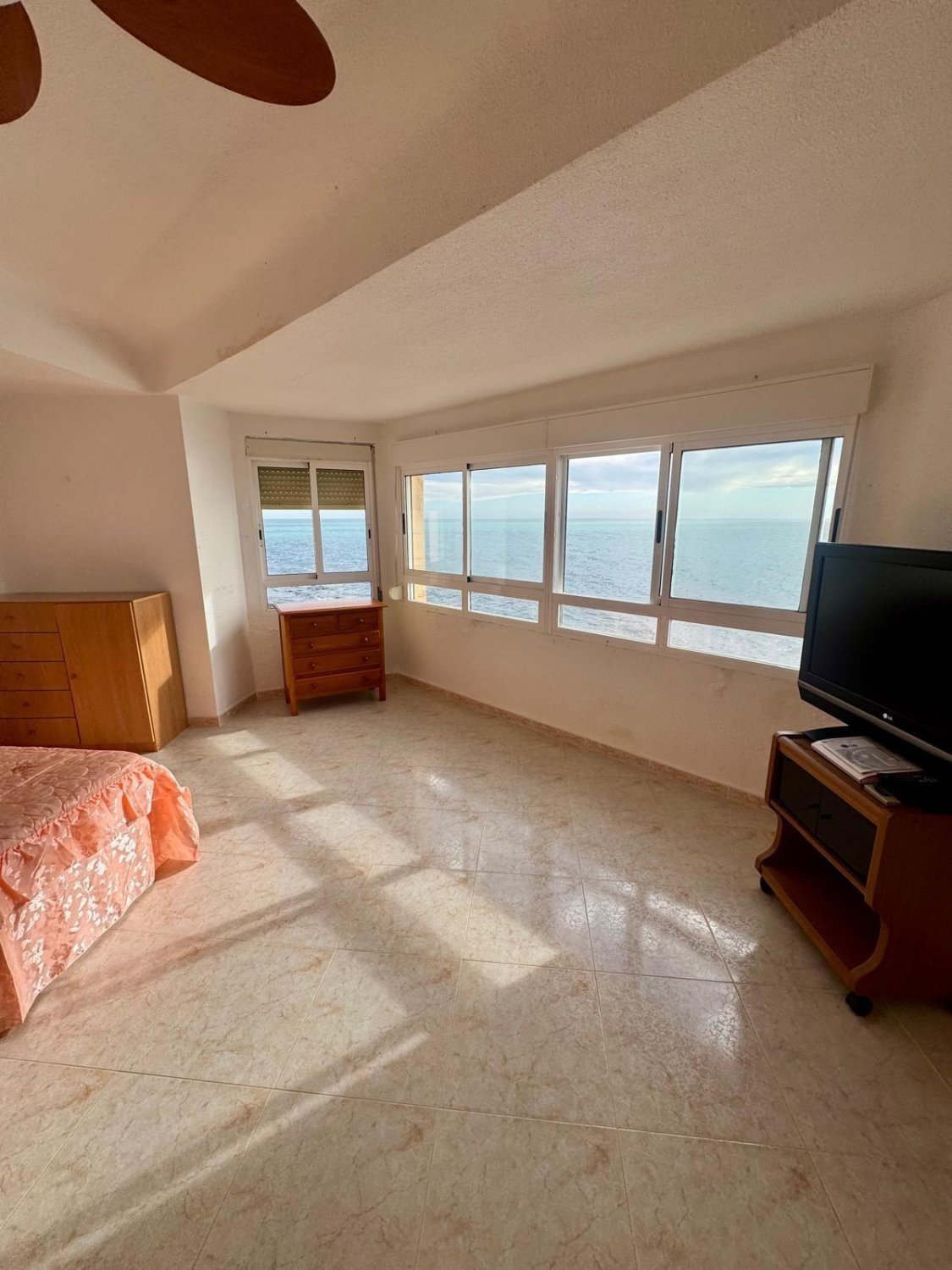 Apartamento en Torrevieja, Alicante, España 4 dormitorios, 127 m2 No. 165855