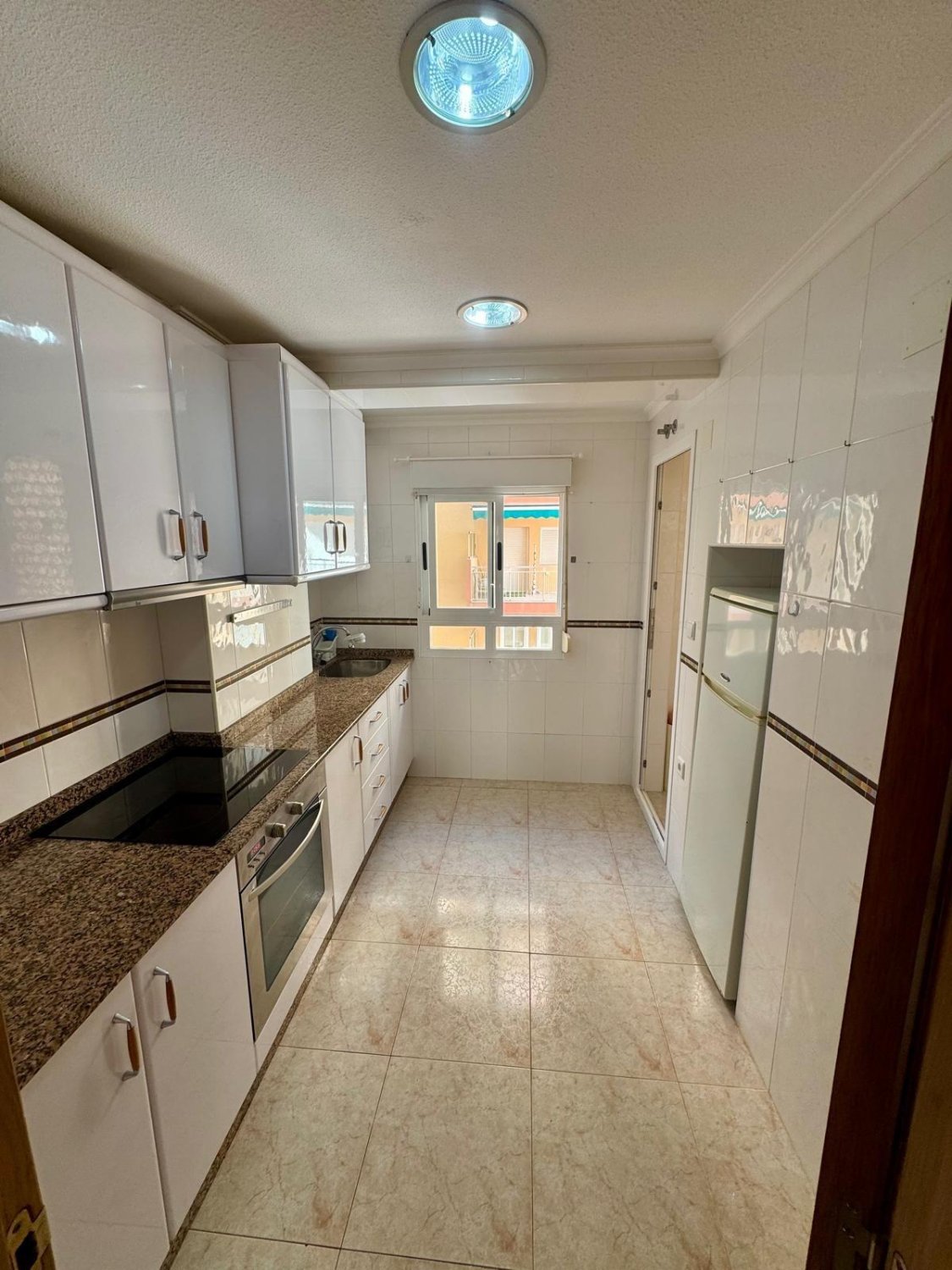 Apartamento en Torrevieja, Alicante, España 4 dormitorios, 127 m2 No. 165855