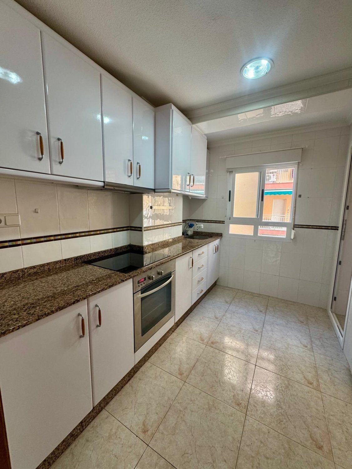 Apartamento en Torrevieja, Alicante, España 4 dormitorios, 127 m2 No. 165855