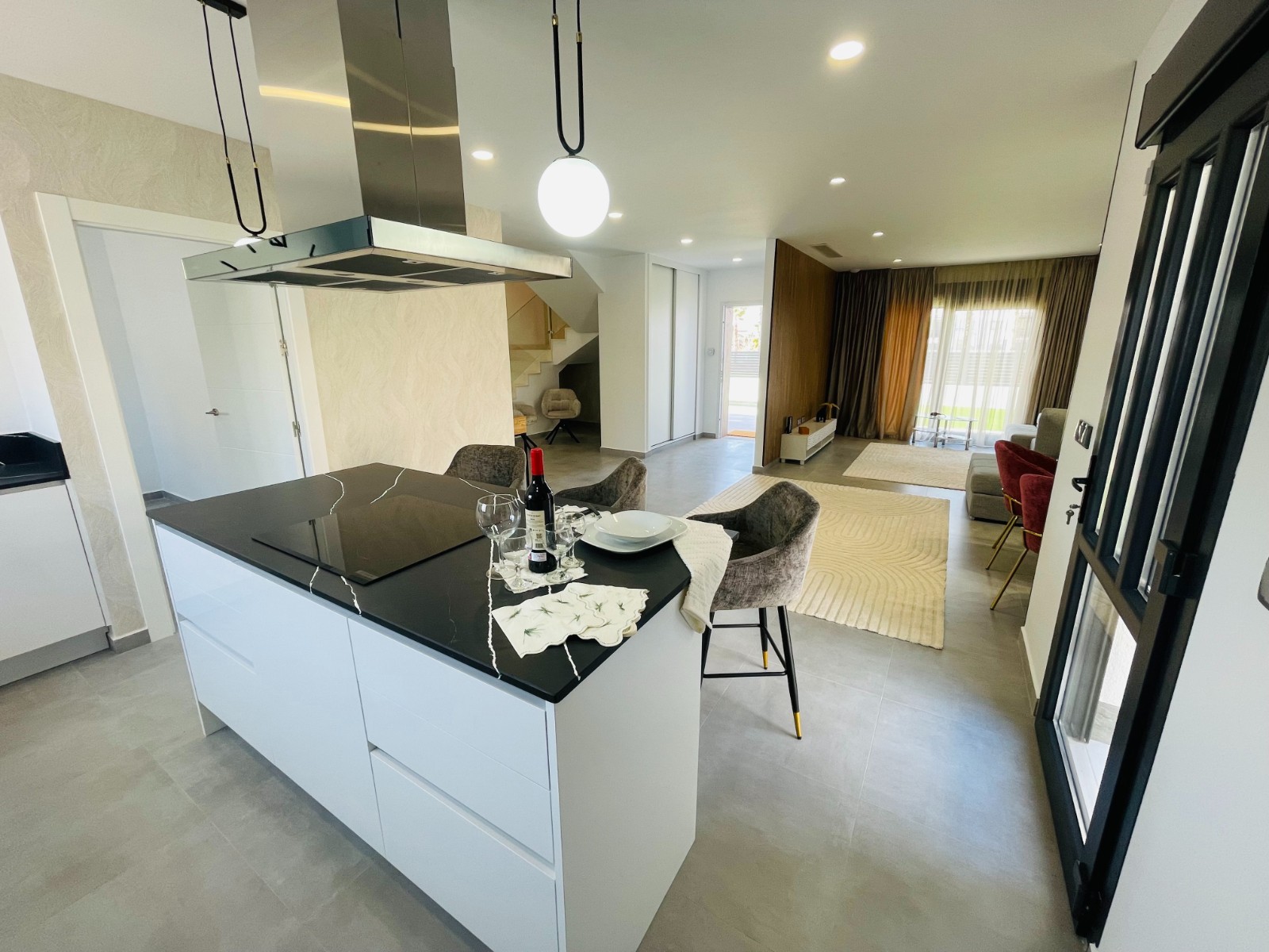 Villa à Torrevieja, Alicante, Espagne 5 chambres, 368 m2 No. 188619