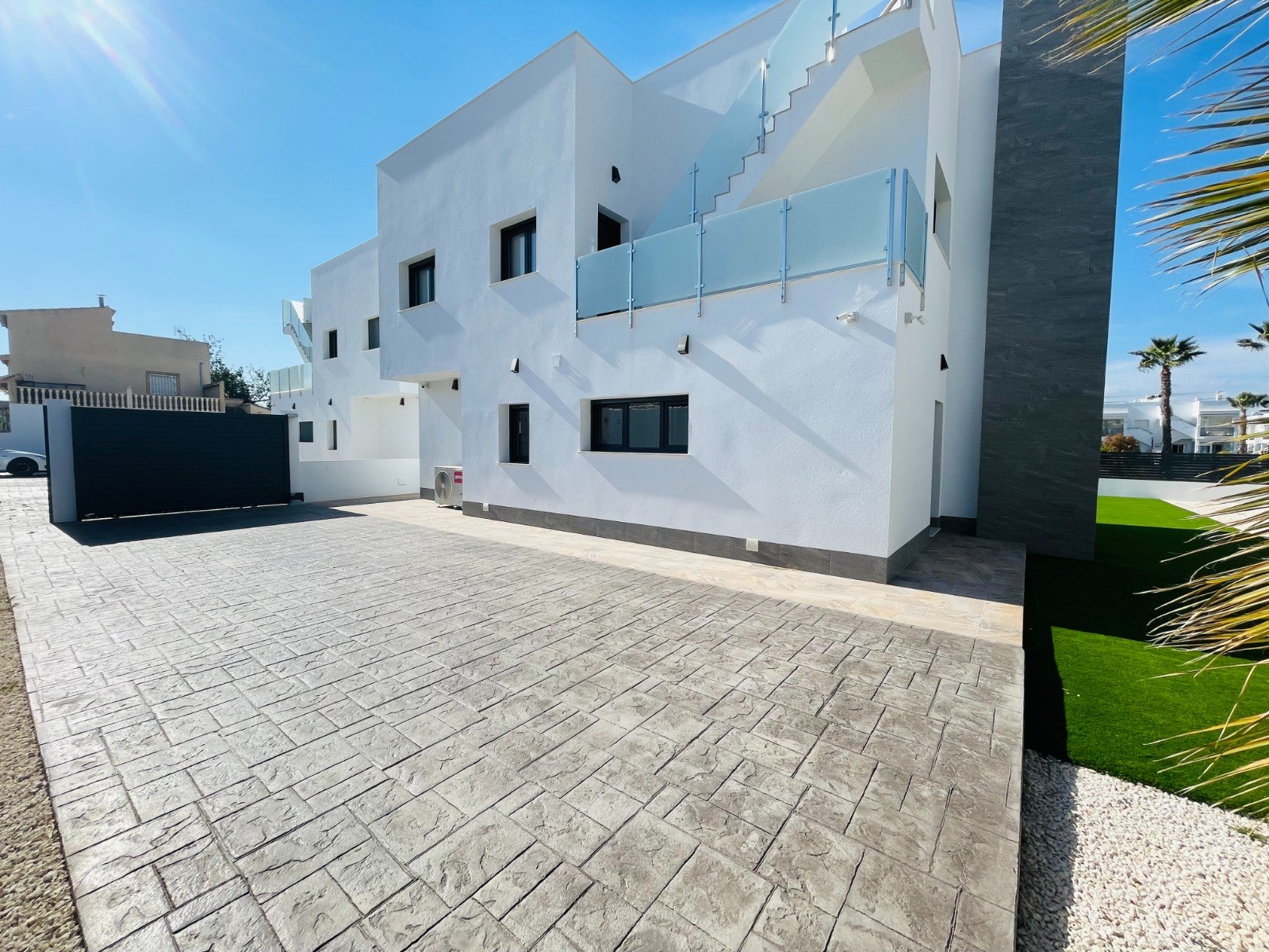 Villa à Torrevieja, Alicante, Espagne 5 chambres, 368 m2 No. 188619