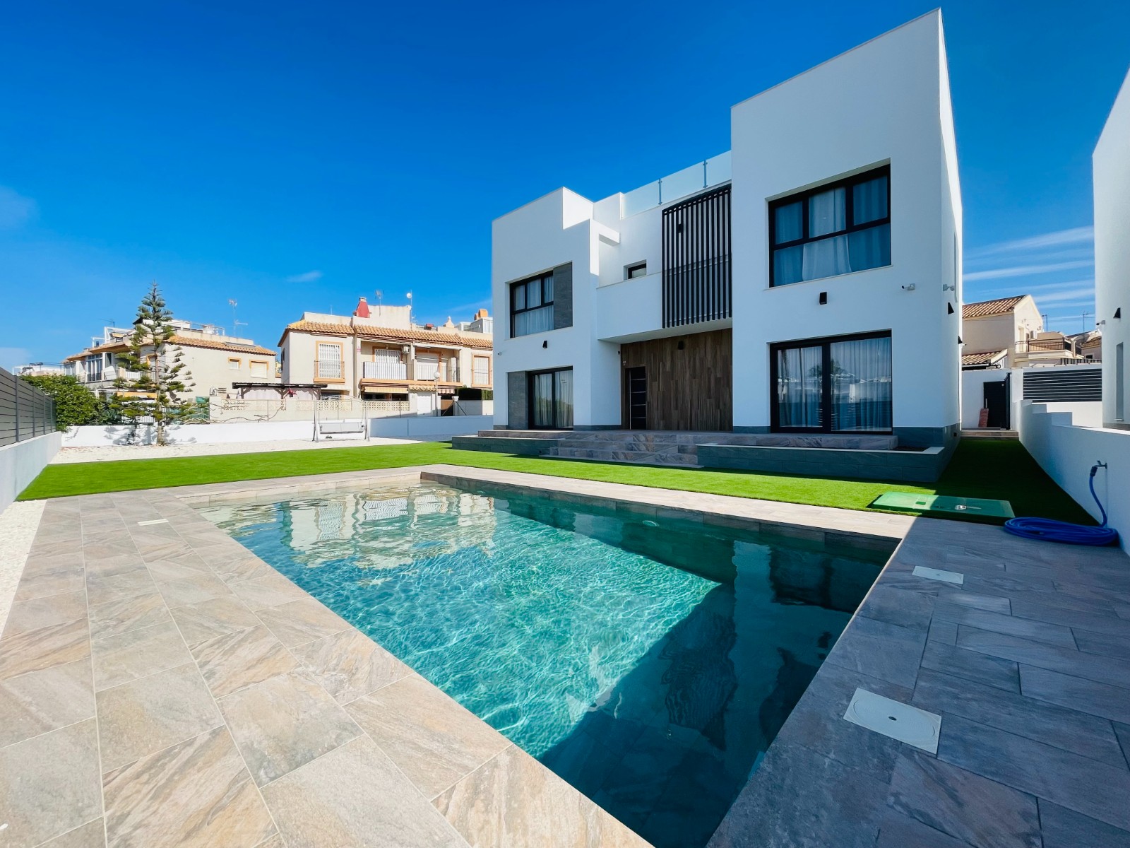 Villa à Torrevieja, Alicante, Espagne 5 chambres, 368 m2 No. 188619