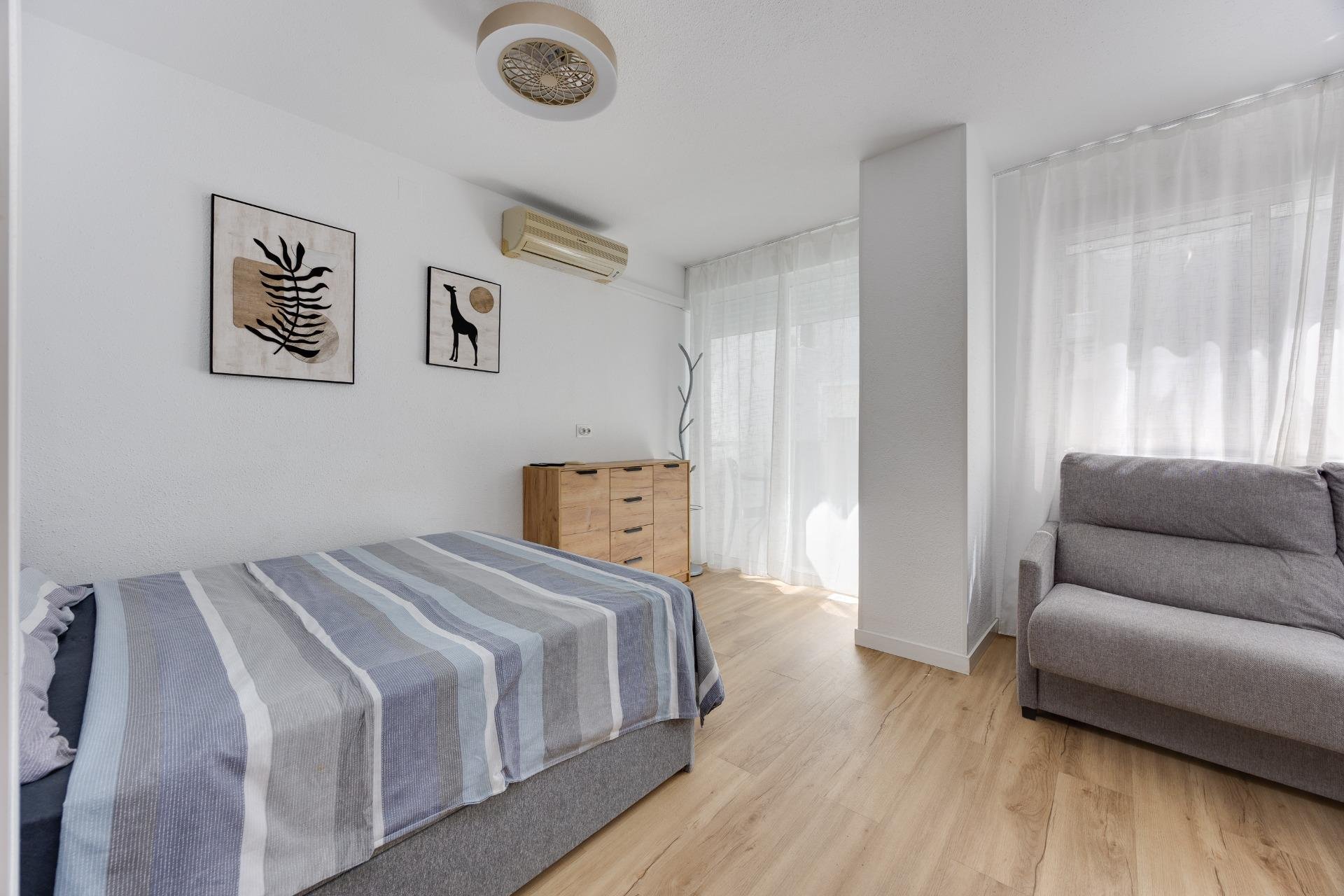 Apartment à Torrevieja, Alicante, Espagne 26 m2 No. 195641