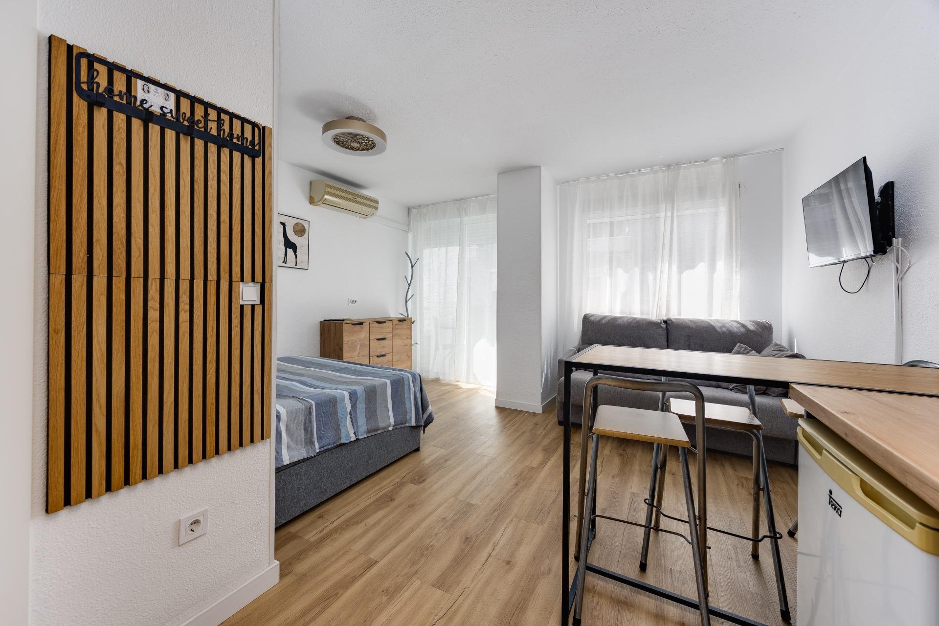 Apartment à Torrevieja, Alicante, Espagne 26 m2 No. 195641