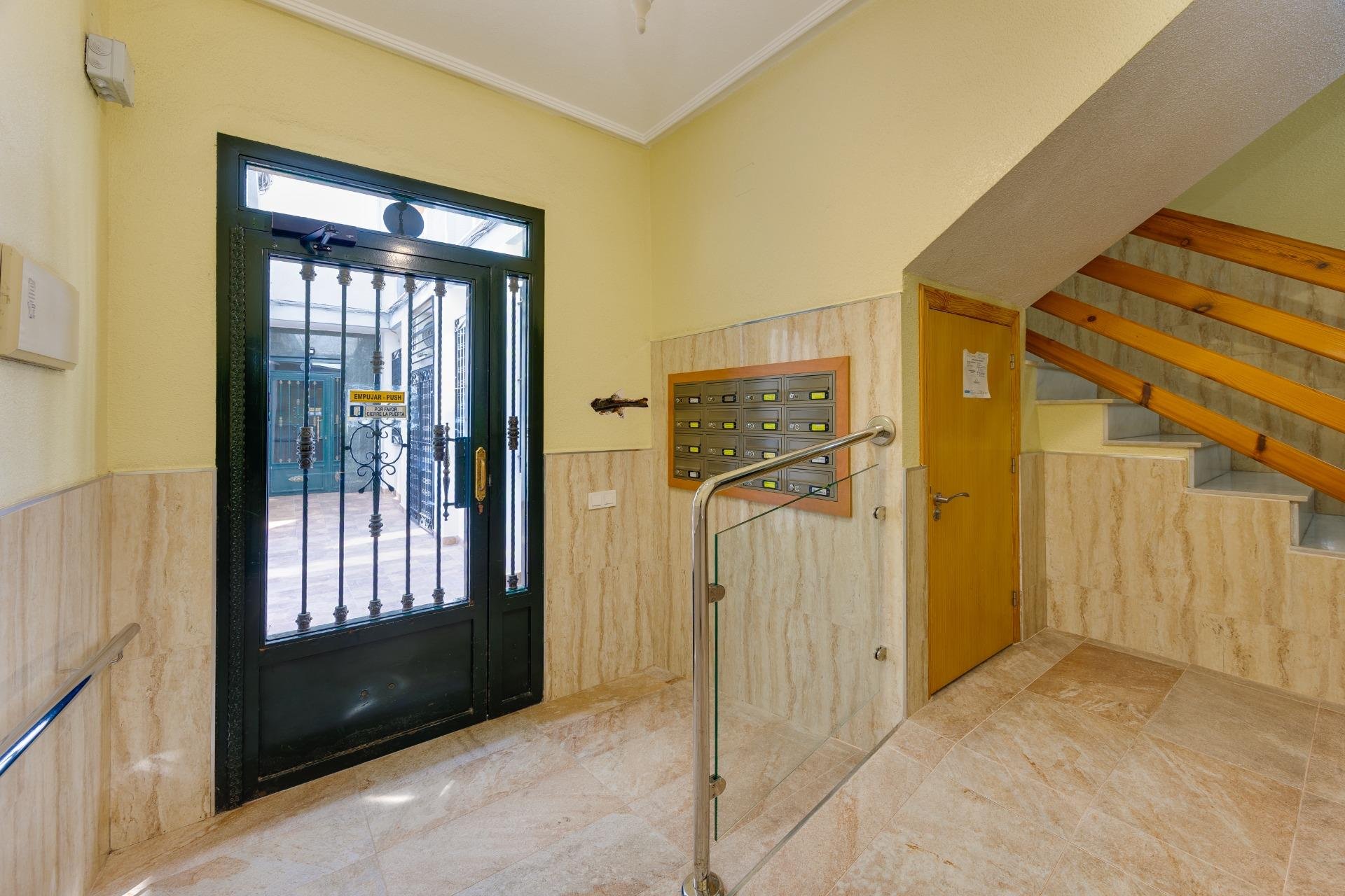Apartment à Torrevieja, Alicante, Espagne 26 m2 No. 195641