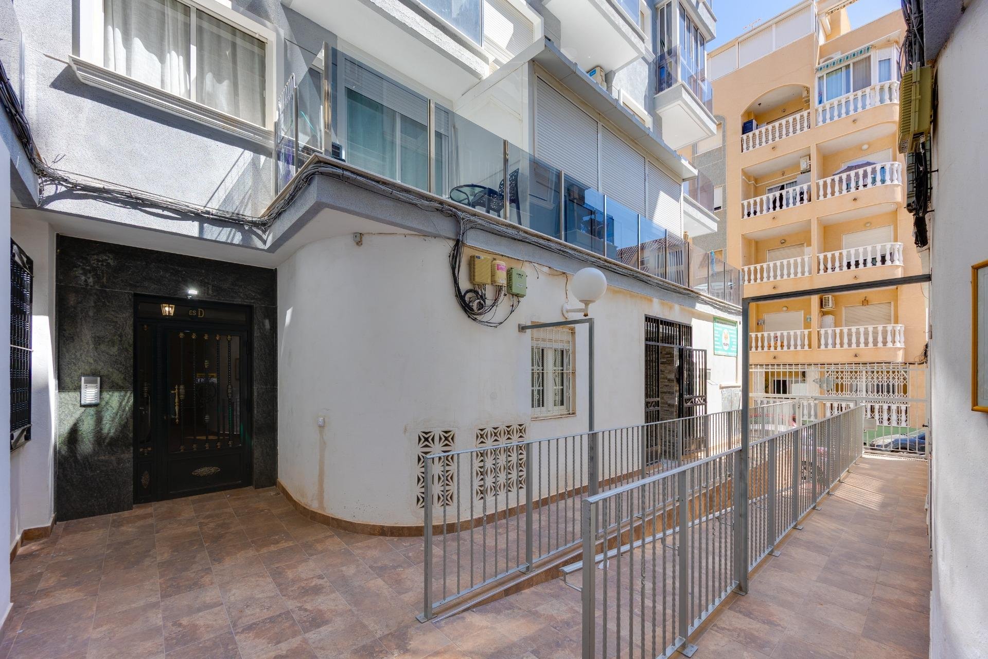 Apartment à Torrevieja, Alicante, Espagne 26 m2 No. 195641