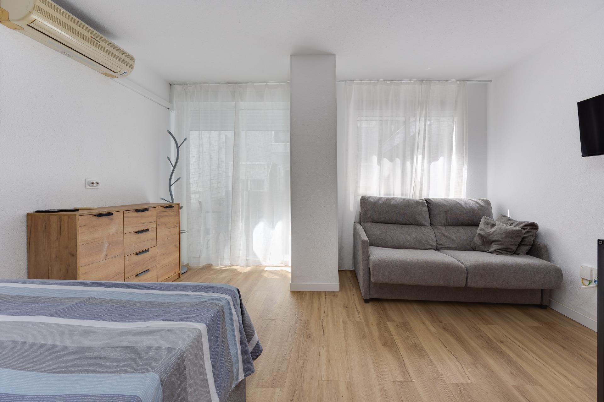 Apartment à Torrevieja, Alicante, Espagne 26 m2 No. 195641