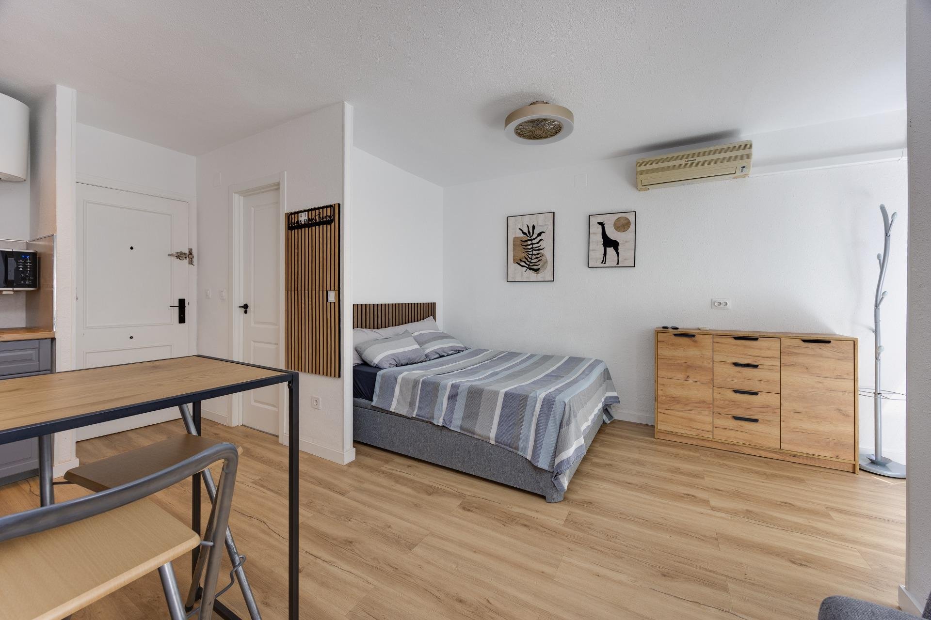 Apartment à Torrevieja, Alicante, Espagne 26 m2 No. 195641