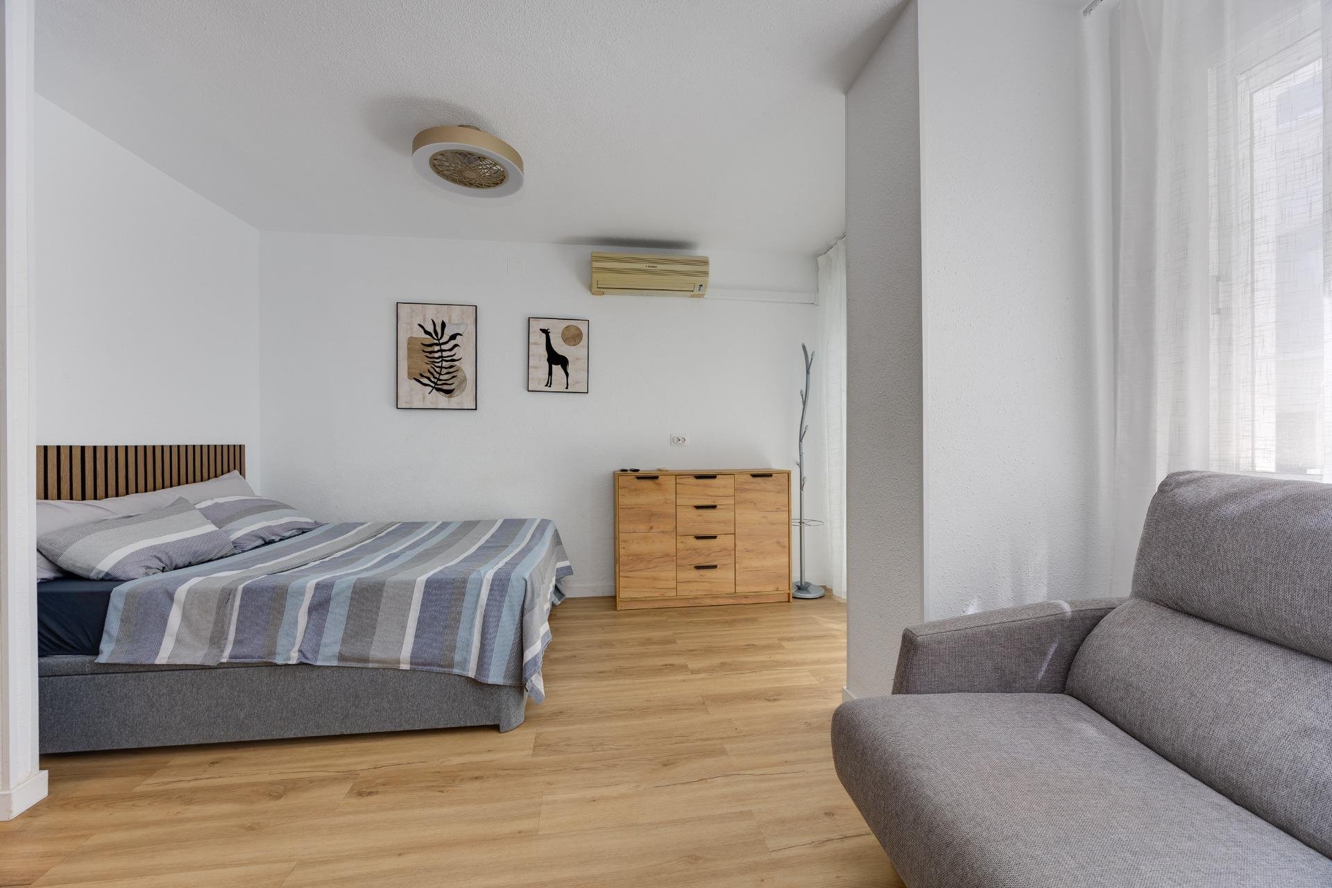 Apartment à Torrevieja, Alicante, Espagne 26 m2 No. 195641