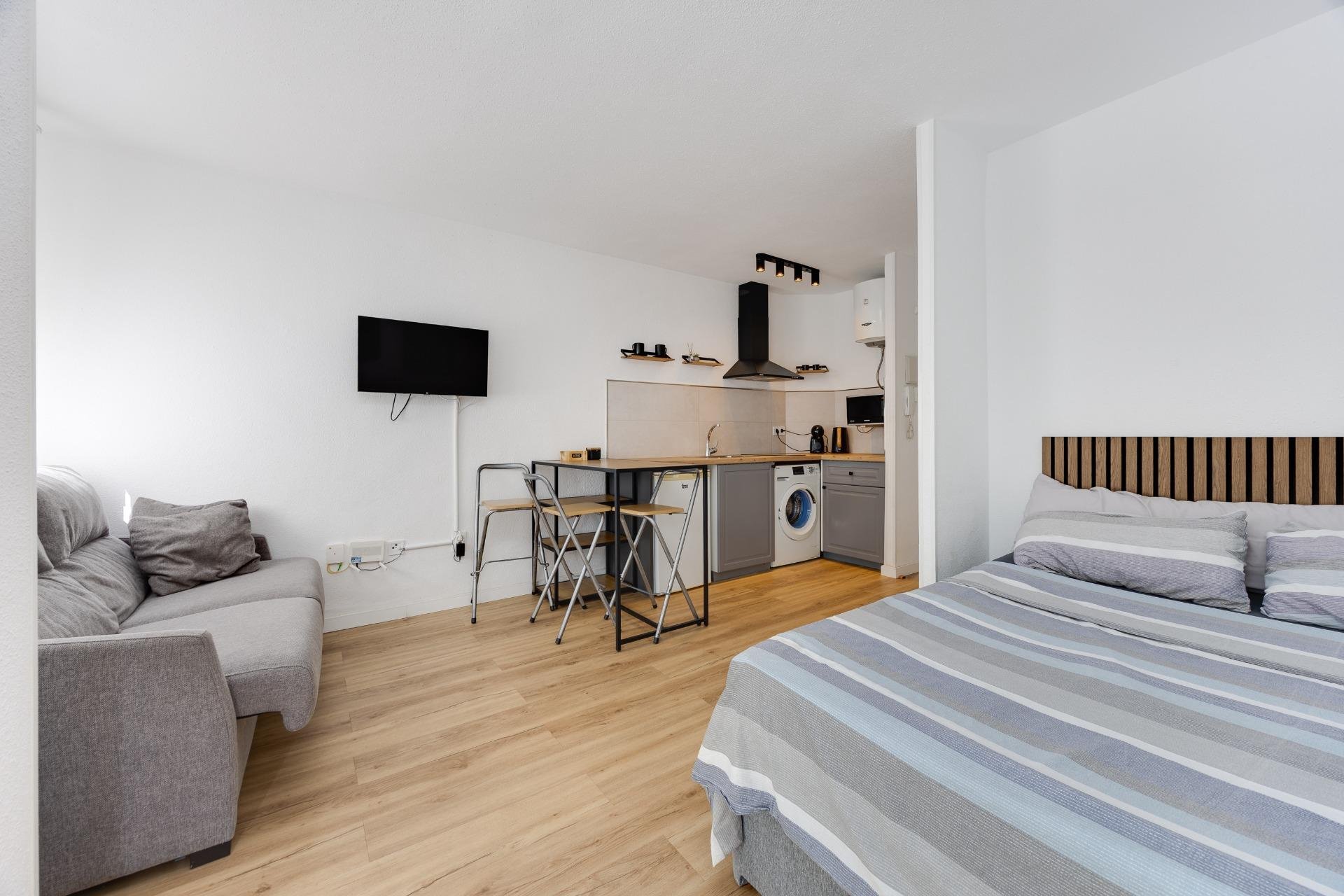 Apartment à Torrevieja, Alicante, Espagne 26 m2 No. 195641