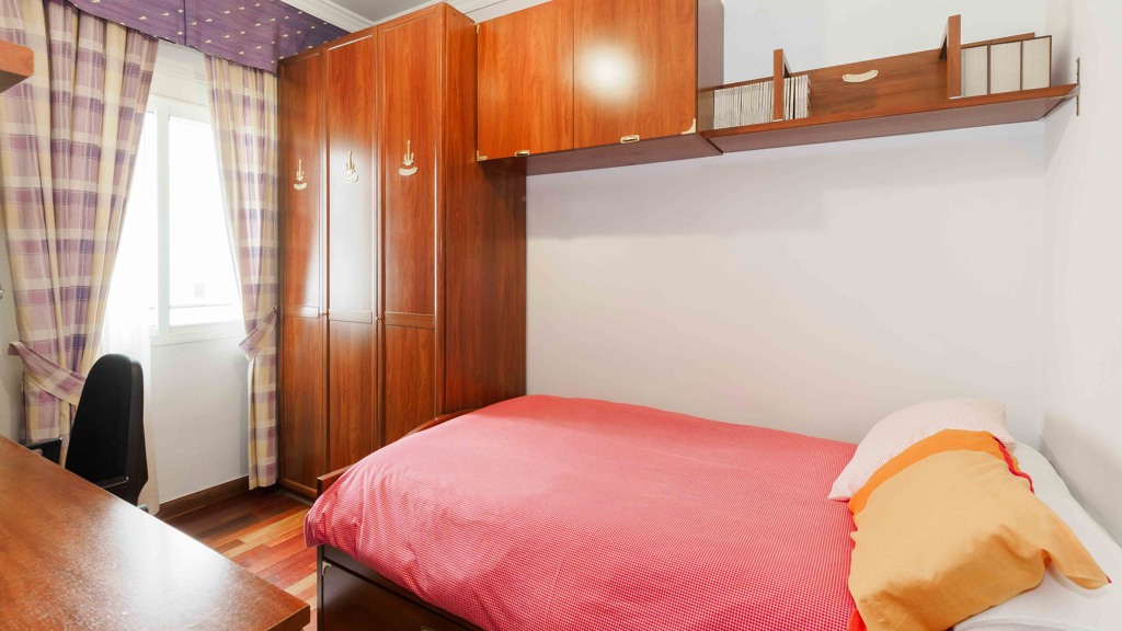 Apartamento en Sevilla, España 4 dormitorios, 164 m2 No. 119632