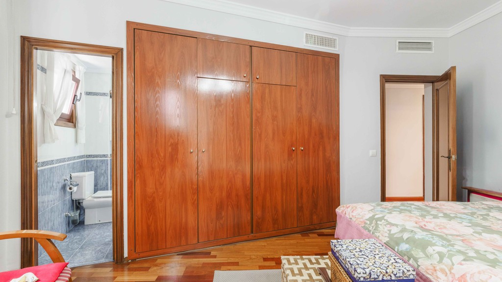 Apartamento en Sevilla, España 4 dormitorios, 164 m2 No. 119632