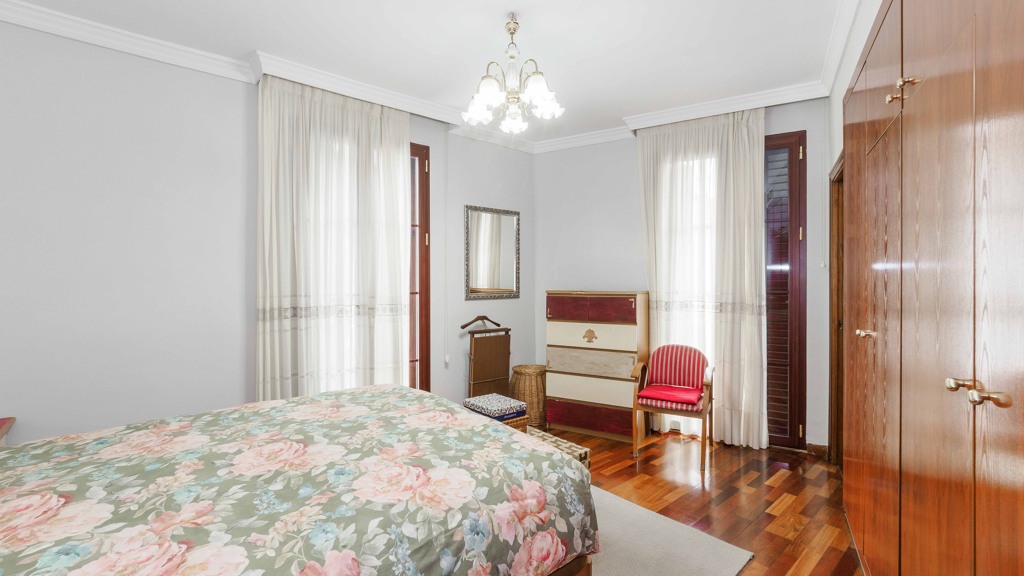 Apartamento en Sevilla, España 4 dormitorios, 164 m2 No. 119632