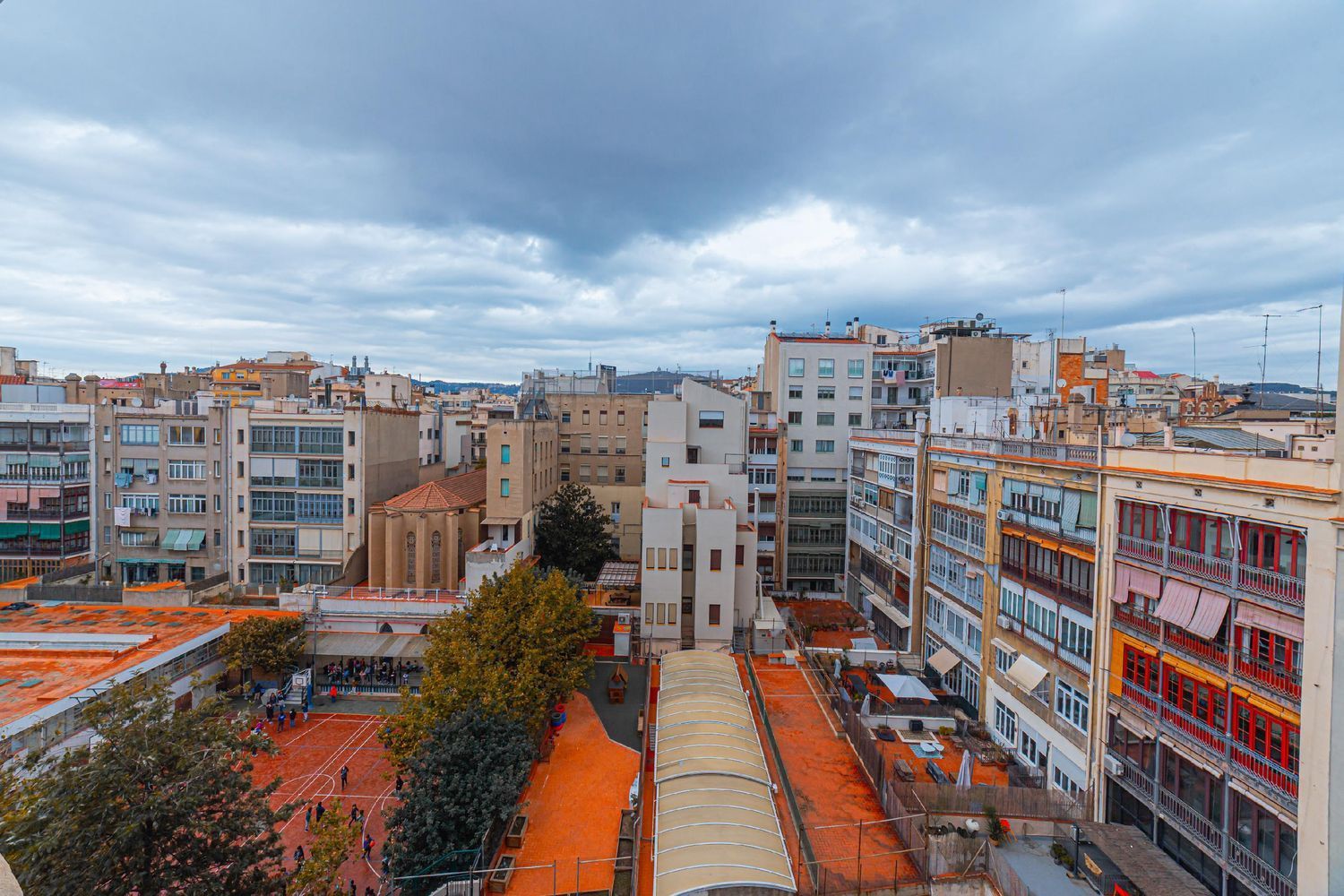 Apartament w Barcelona, Hiszpania 4 sypialnie, 130 mkw. nr 160771