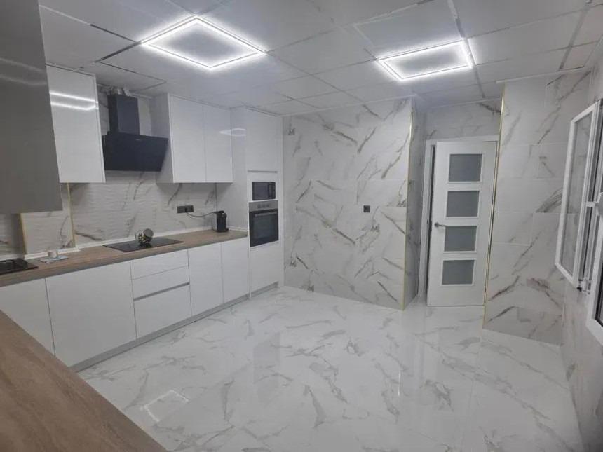 Appartamento a Almoradi, Alicante, Spagna 3 camere da letto, 360 mq. N° 184209
