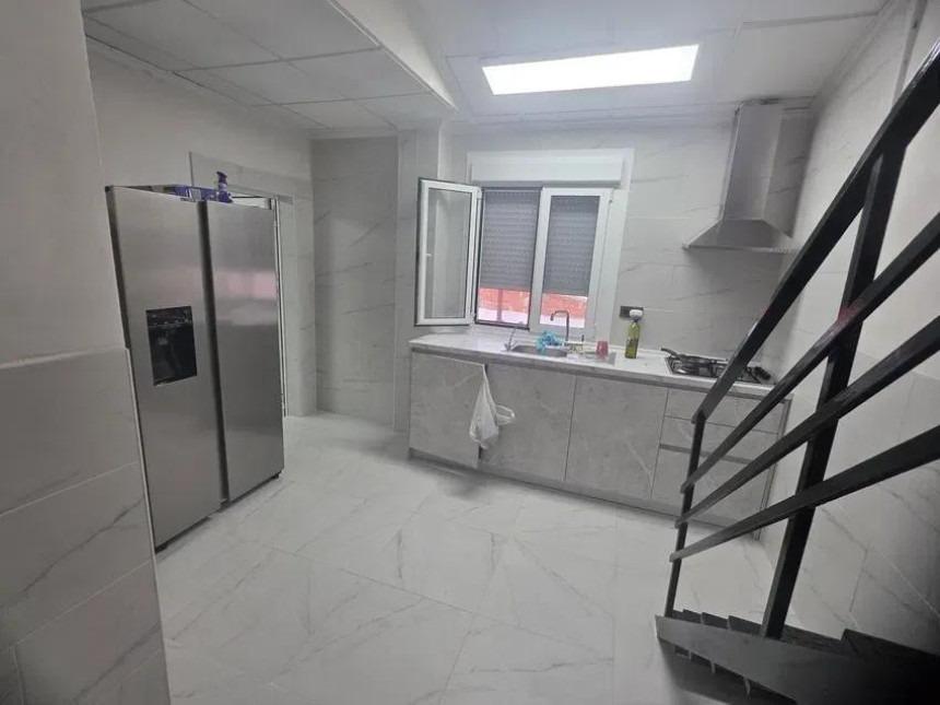 Appartamento a Almoradi, Alicante, Spagna 3 camere da letto, 360 mq. N° 184209