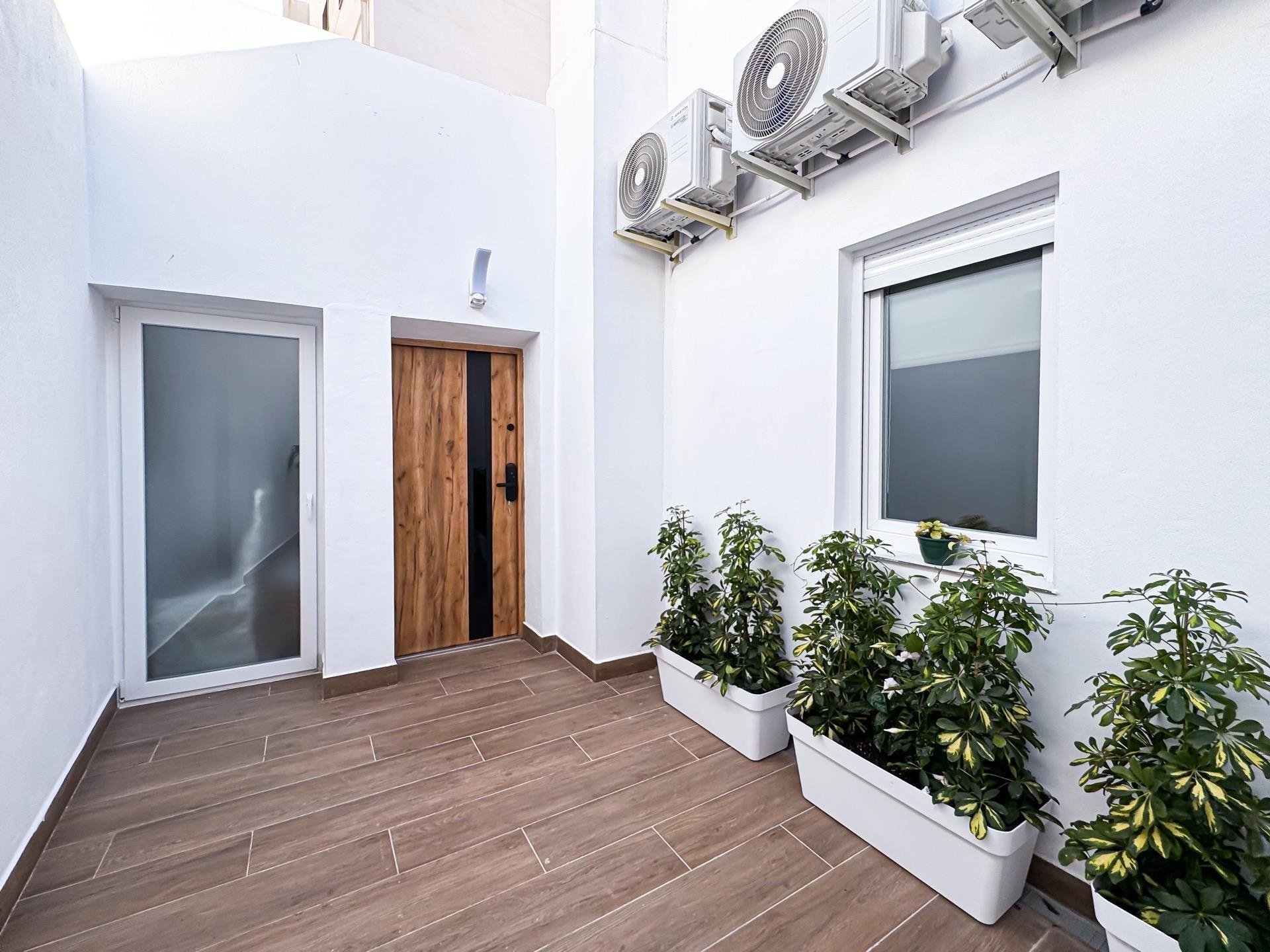 Hotelli Torrevieja, Alicante, Espanja 12 makuuhuonetta, 350 m2 No. 190575