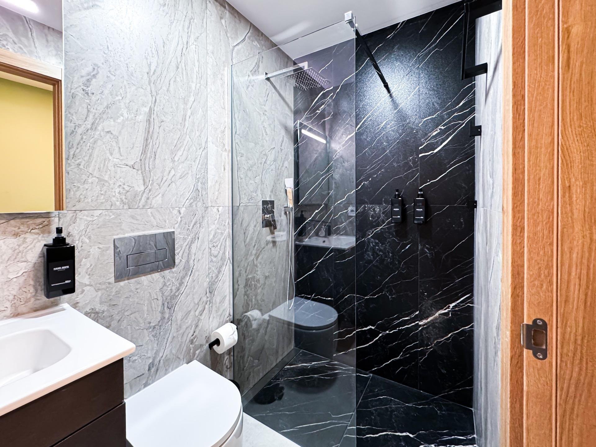Hotelli Torrevieja, Alicante, Espanja 12 makuuhuonetta, 350 m2 No. 190575