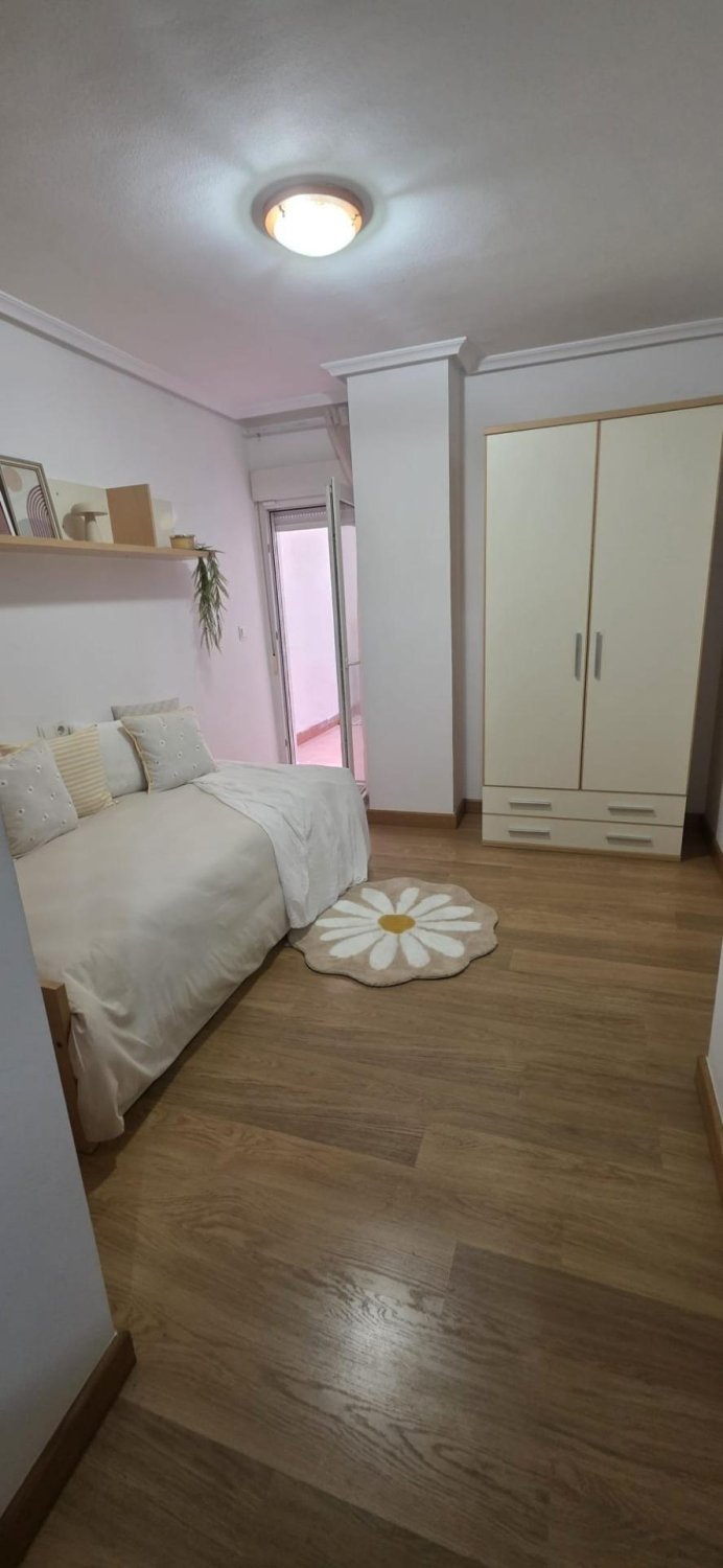Apartamento en Torrevieja, Alicante, España 3 dormitorios, 67 m2 No. 190572
