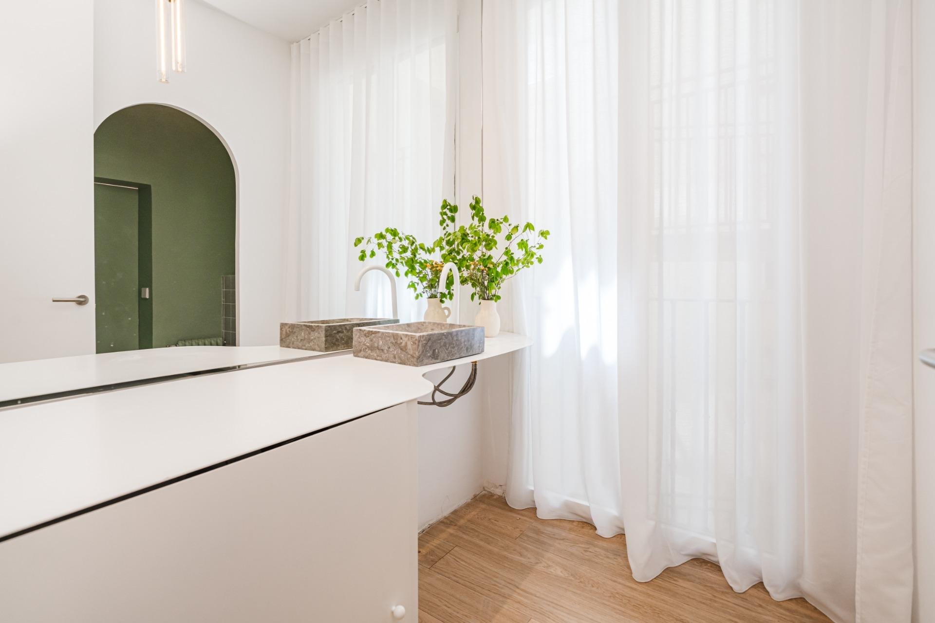 Huoneisto Madrid, Espanja 4 makuuhuonetta, 176 m2 No. 178093