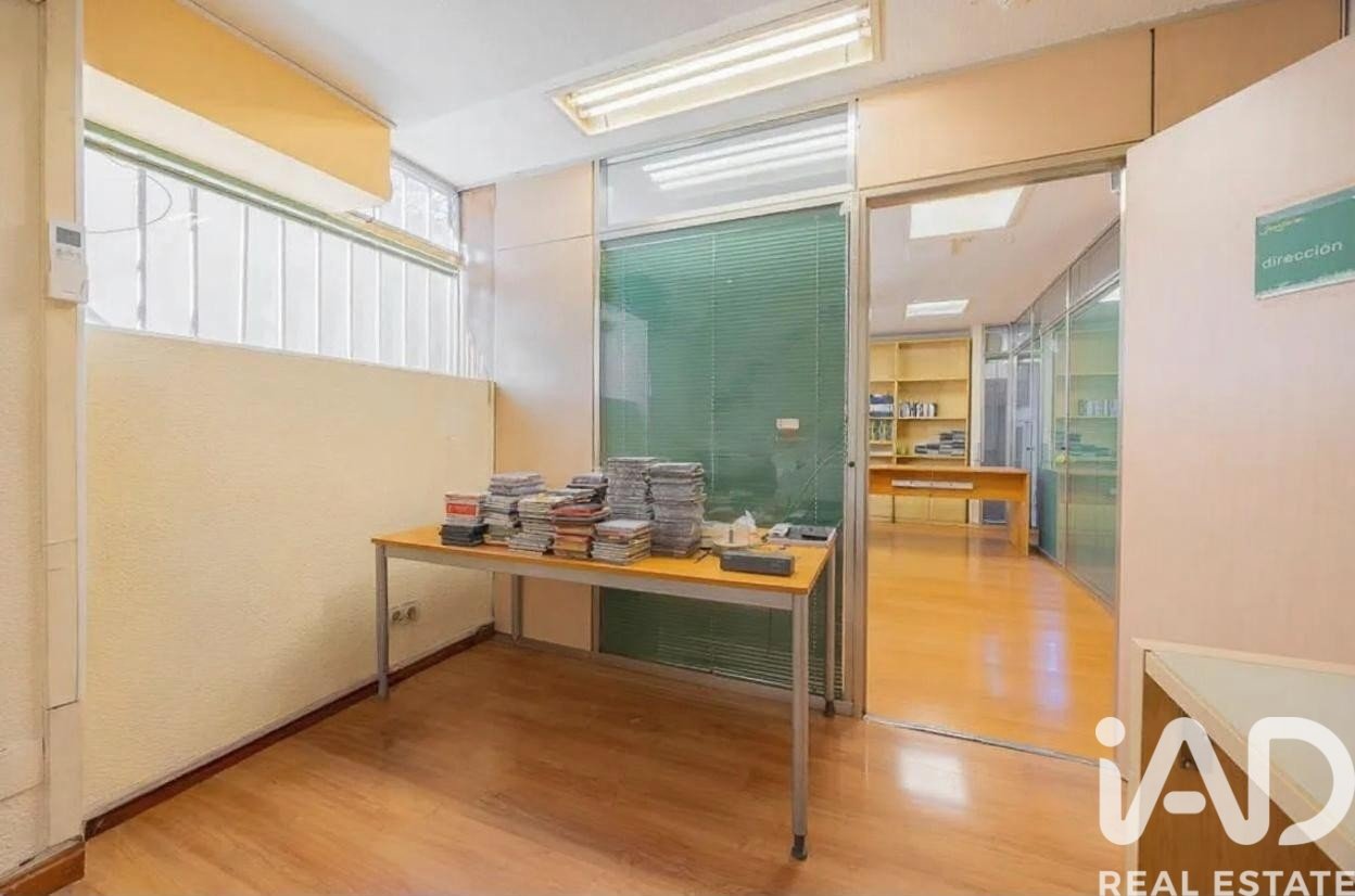 Propiedad comercial en Madrid, España 231 m2 No. 187633