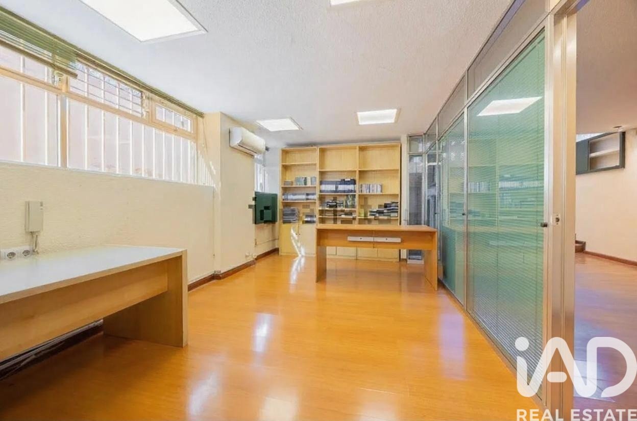Propiedad comercial en Madrid, España 231 m2 No. 187633