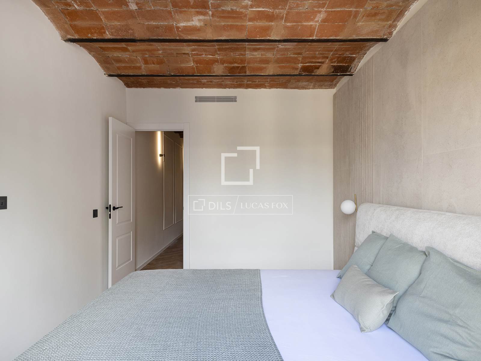 Apartment in Barcelona, Spain 3 bedrooms, 104 sq.m. No. 150475
