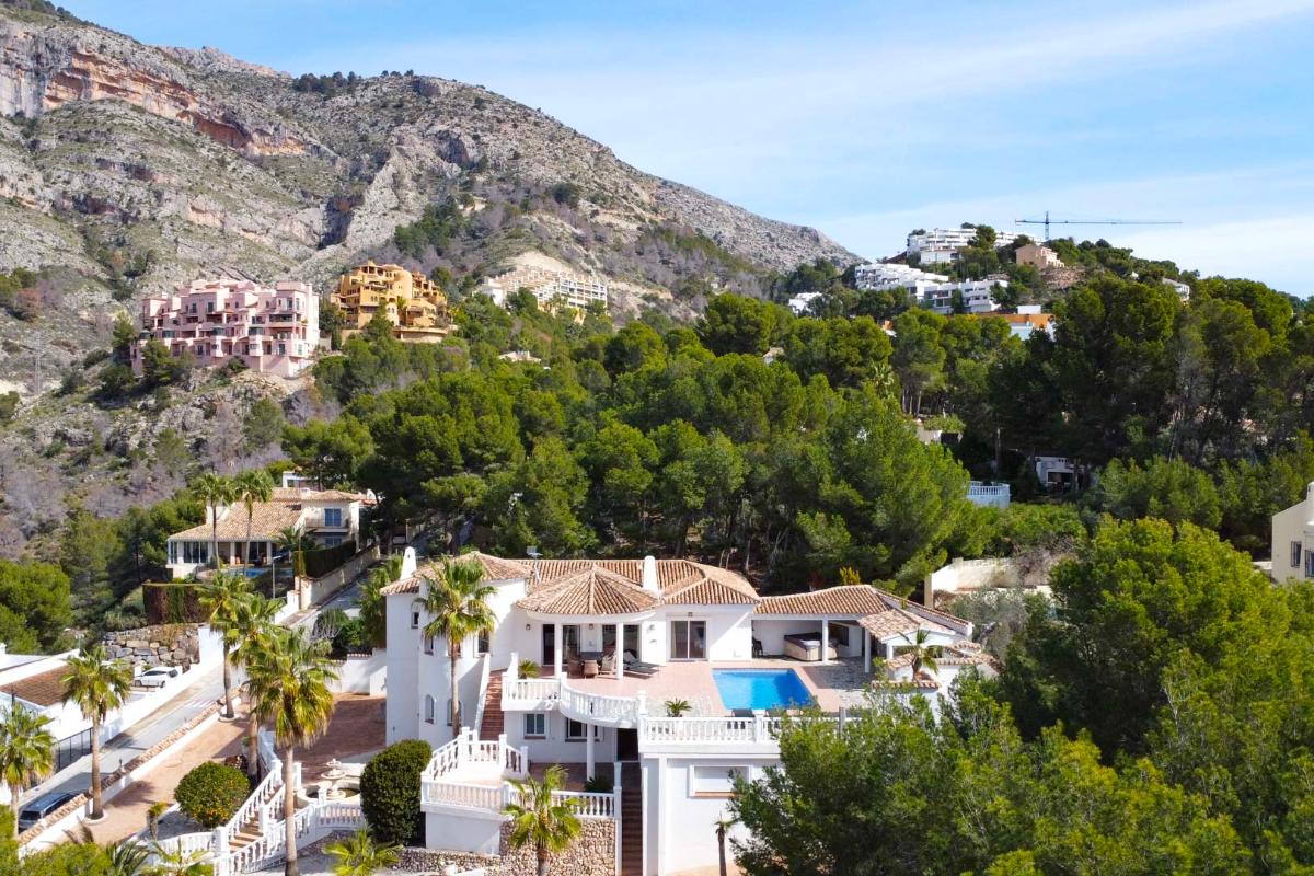 Villa in Altea, Alicante, Spain 4 bedrooms, 400 sq.m. No. 149034