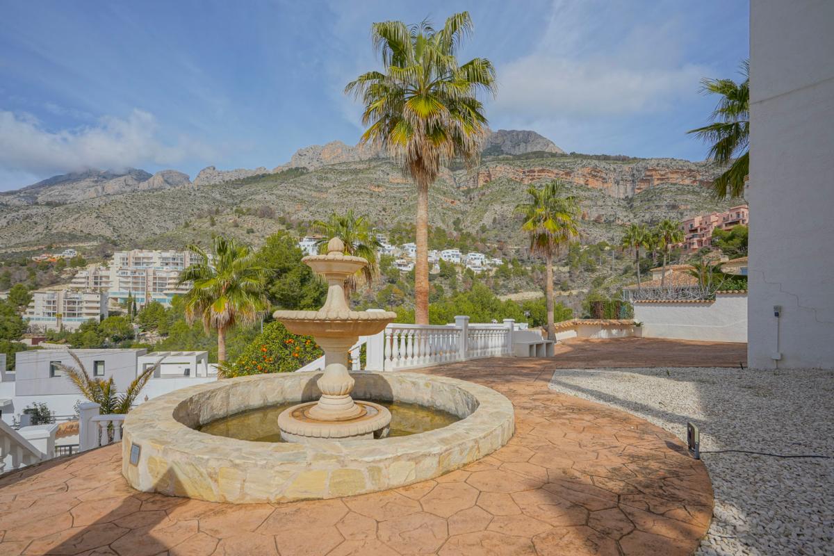 Villa in Altea, Alicante, Spain 4 bedrooms, 400 sq.m. No. 149034