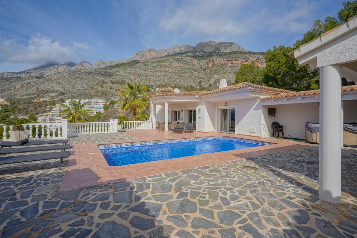 Villa in Altea, Alicante, Spain 4 bedrooms, 400 sq.m. No. 149034