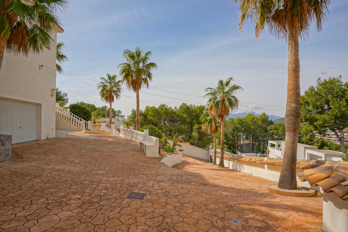 Villa in Altea, Alicante, Spain 4 bedrooms, 400 sq.m. No. 149034