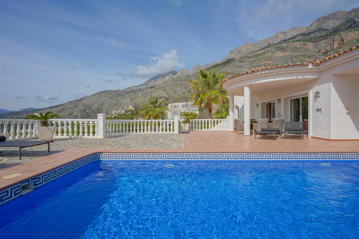 Villa in Altea, Alicante, Spain 4 bedrooms, 400 sq.m. No. 149034