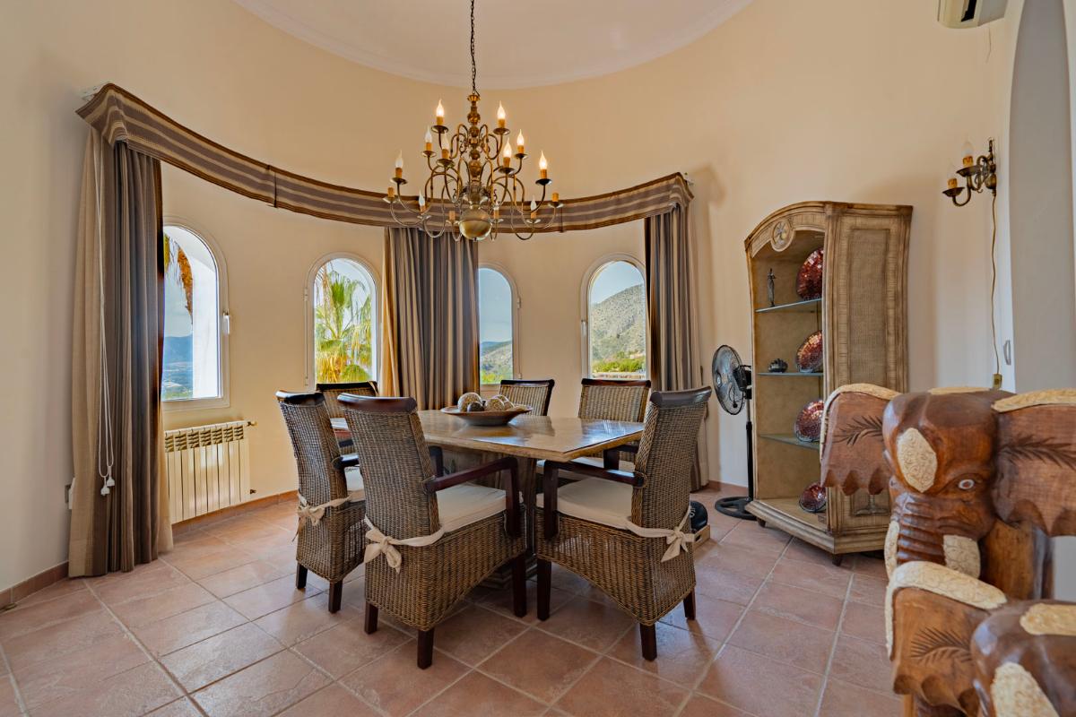 Villa in Altea, Alicante, Spain 4 bedrooms, 400 sq.m. No. 149034