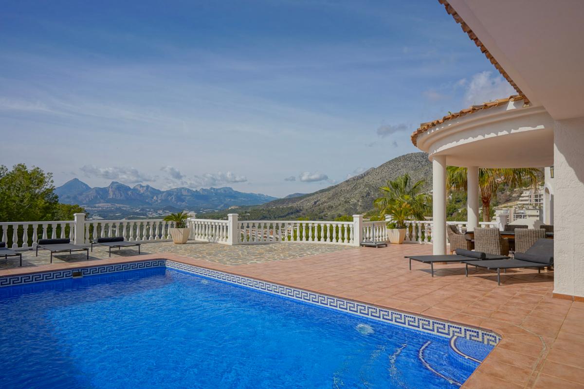Villa in Altea, Alicante, Spain 4 bedrooms, 400 sq.m. No. 149034