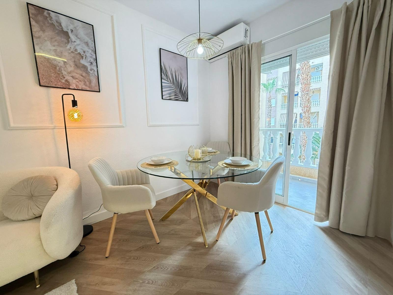 Appartamento a Torrevieja, Alicante, Spagna 2 camere da letto, 55 mq. N° 184394