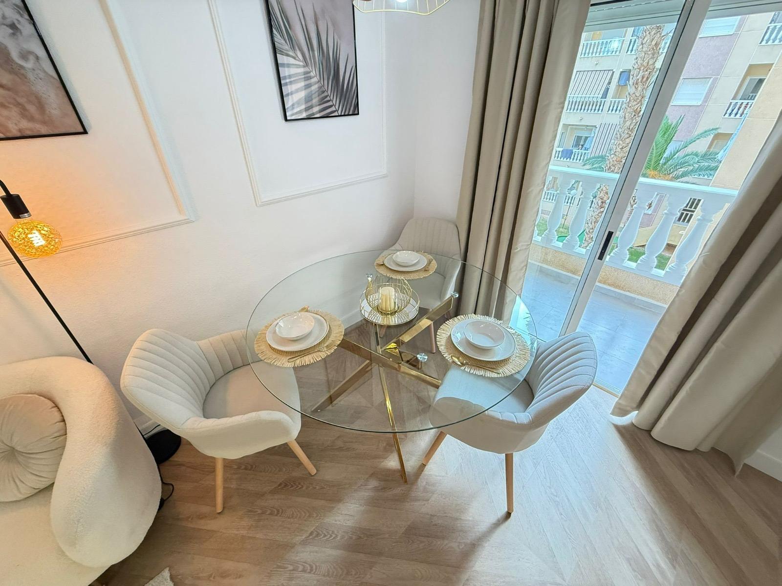 Appartamento a Torrevieja, Alicante, Spagna 2 camere da letto, 55 mq. N° 184394