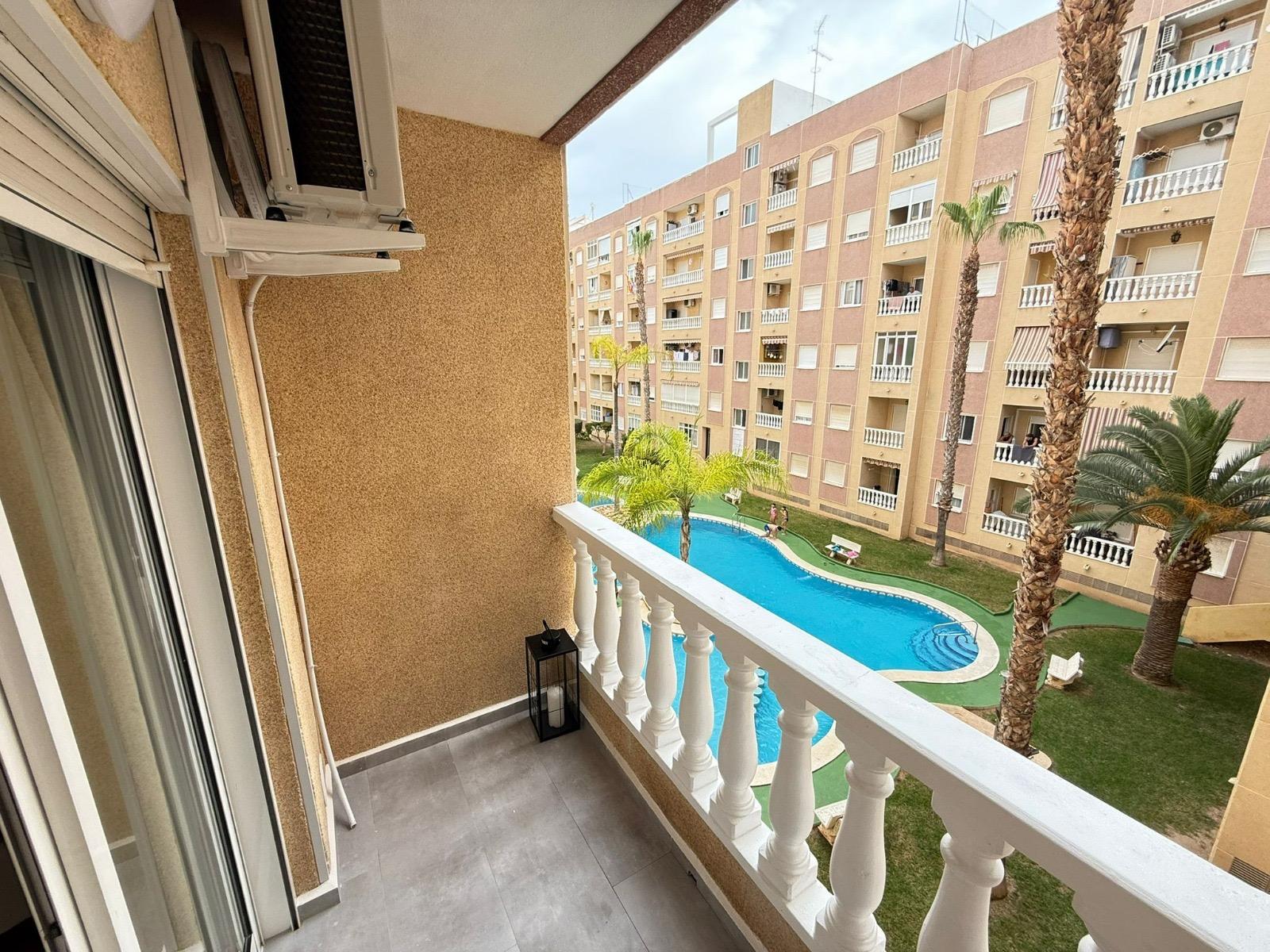 Appartamento a Torrevieja, Alicante, Spagna 2 camere da letto, 55 mq. N° 184394